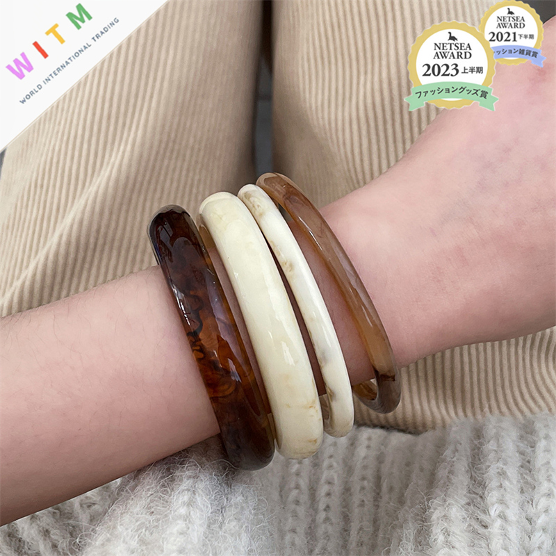 ブレスレットレディース 樹脂バングル シンプル高級感 レトロ個性派腕飾り