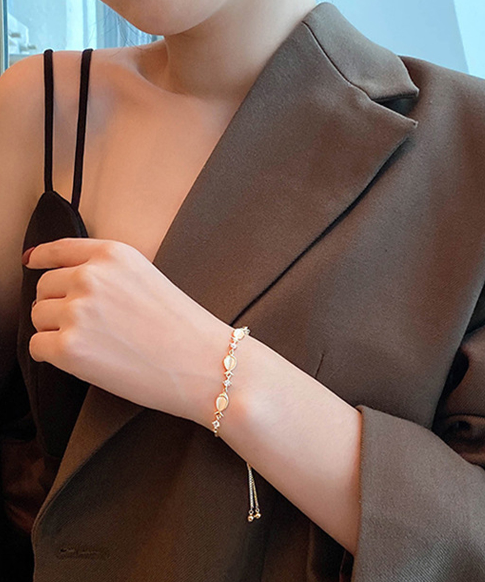 ブレスレットレディース ゴールド小魚モチーフブレスレット華奢バングル