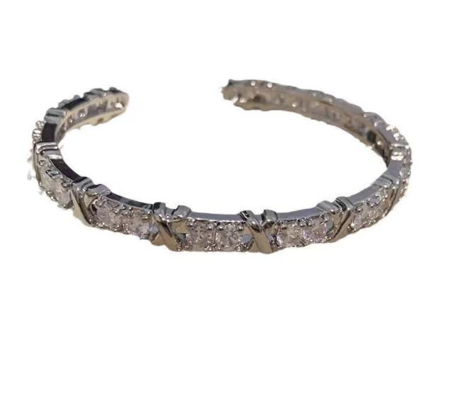 ブレスレットレディース 煌めく石詰めバングル 女性用アクセサリー