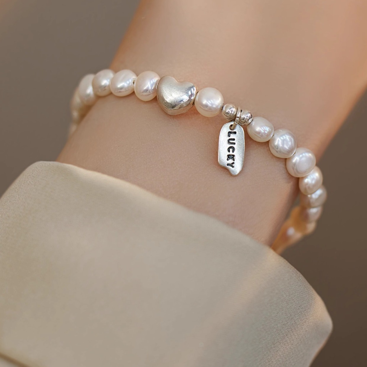https://fulmo-img-server.com/ladie-brace/4242da75-3820-426a-abd3-ba860a7ef9eb.jpg