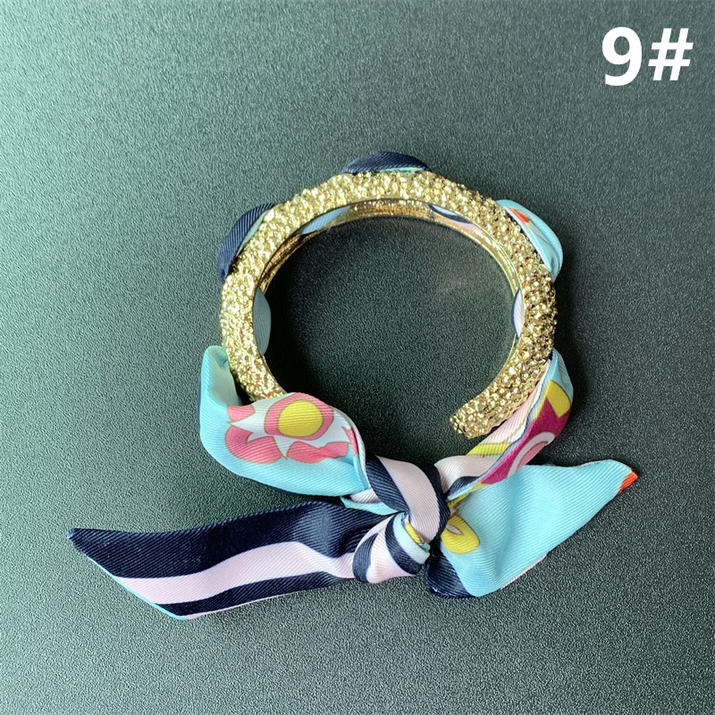 ブレスレットレディース 花柄スカーフ付き幅広バングル 開口式腕輪 高級感ある上品な腕飾り