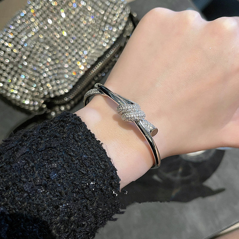 ブレスレットレディース シルバー レトロ ブレスレット 上品 軽量 韓国風 腕飾り