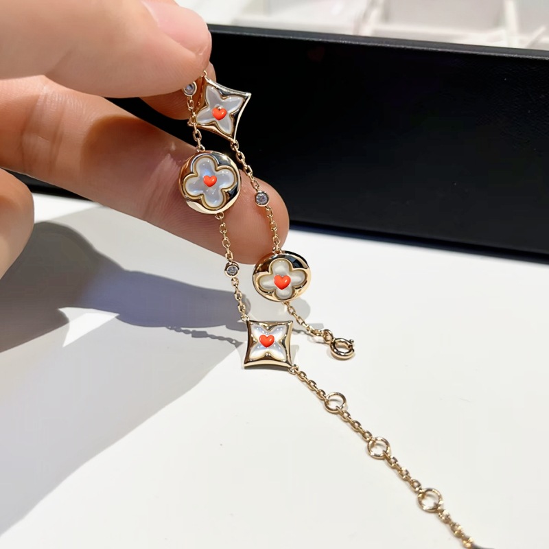 ブレスレットレディース 幸せの花模様チェーンブレスレット
