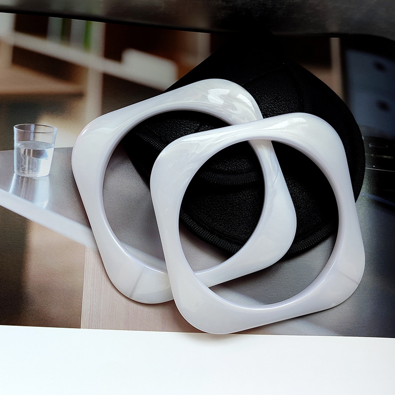 ブレスレットレディース アクリル樹脂バングル 円形幅広 女性用腕飾り