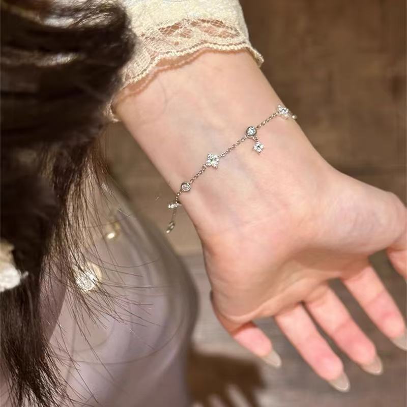 ブレスレットレディース きらめく小花のチェーンブレスレット