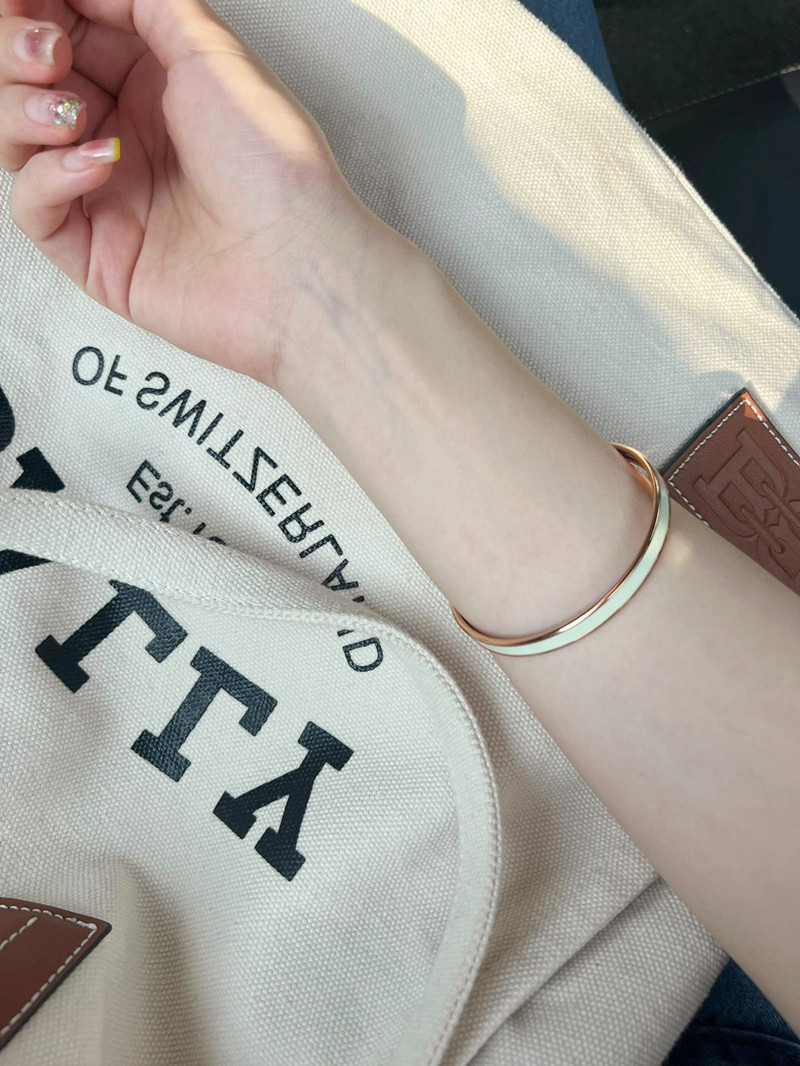 https://fulmo-img-server.com/ladie-brace/ab7901c3-4c64-4b19-82dd-0cd0adcc66fc.jpg