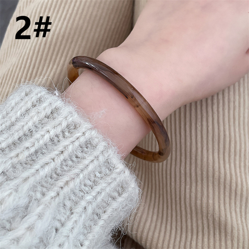 ブレスレットレディース 樹脂バングル シンプル高級感 レトロ個性派腕飾り