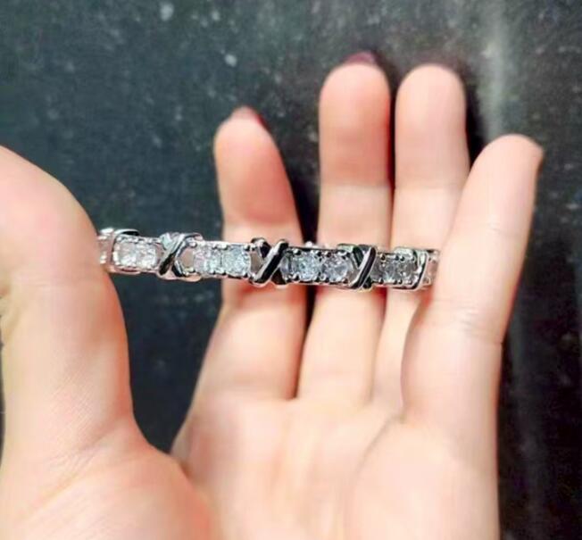 ブレスレットレディース 煌めく石詰めバングル 女性用アクセサリー