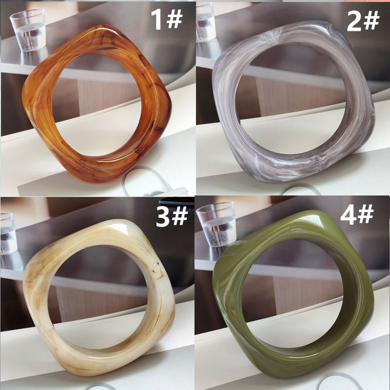 ブレスレットレディース 厚手アクリル方形バングル 軽量腕飾り 女性用