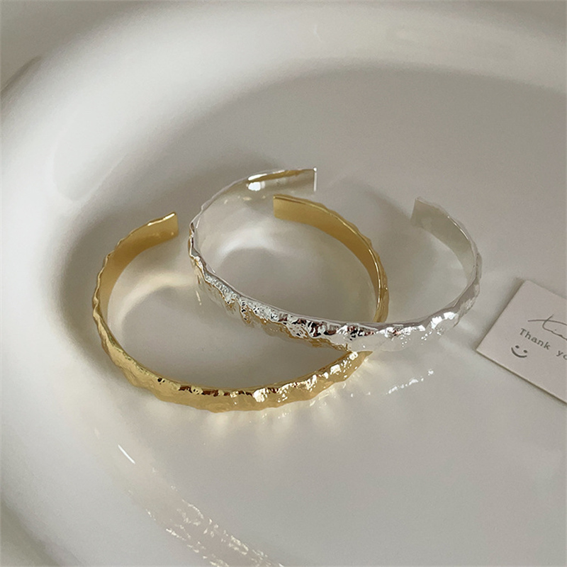 ブレスレットレディース 上品な凹凸デザインバングル レディース開口式高級感腕輪