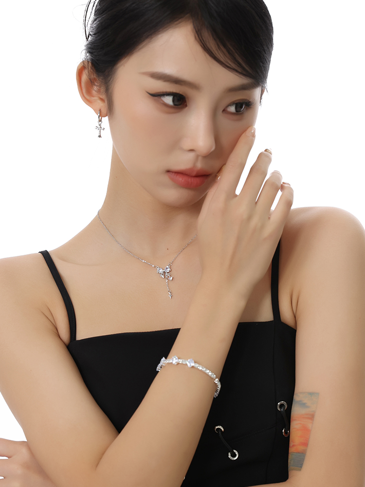 https://fulmo-img-server.com/ladie-brace/ec061aa7-8220-43c1-8f1f-64f19f75a37a.jpg