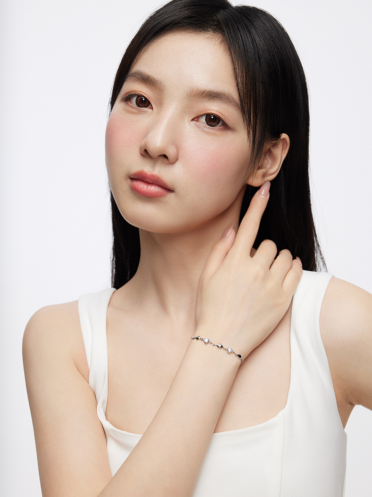 https://fulmo-img-server.com/ladie-brace/f48e2e86-6ec6-4d49-9061-27ad4a590152.jpg
