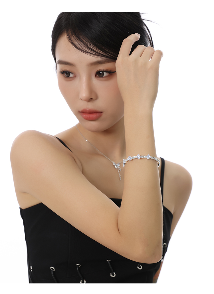 https://fulmo-img-server.com/ladie-brace/f74f69a2-b177-4894-b3a5-ad0d92a2b629.jpg