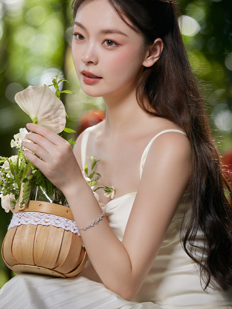 https://fulmo-img-server.com/ladie-brace/f8e40acf-3a86-42a0-858a-68f7272ed29b.jpg
