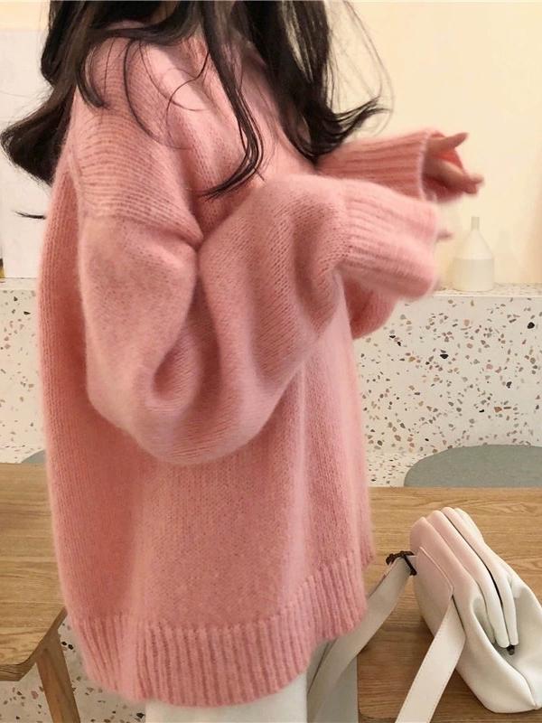 【レディースカジュアルファッション】ふんわりアイボリーニット｜マーメイドのようにやさしく包むゆるシルエットのモヘア風セーター