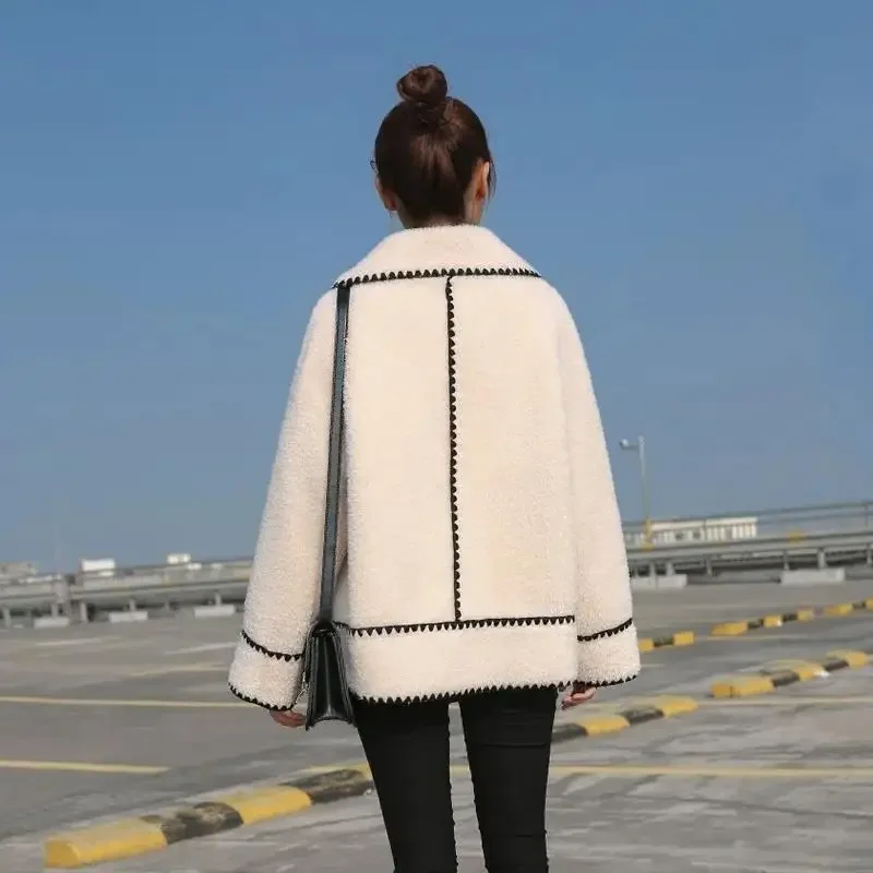 【レディースカジュアルファッション】スーツ襟×ふんわりボア｜上品モコモコショートジャケット