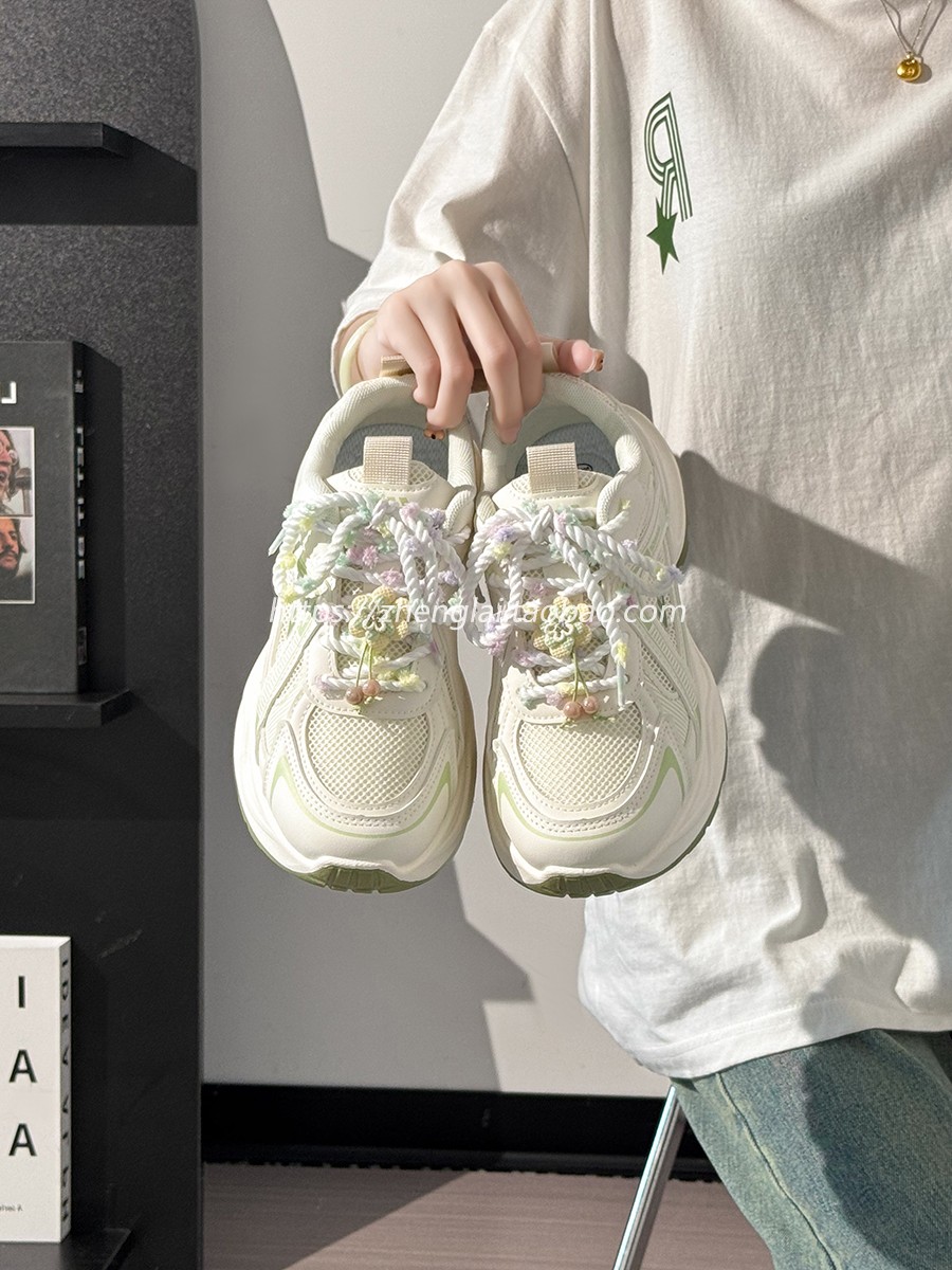 【レディースカジュアルファッション】厚底×軽量デザイン｜学生・通勤・デイリーに使える快適ランニング風シューズ