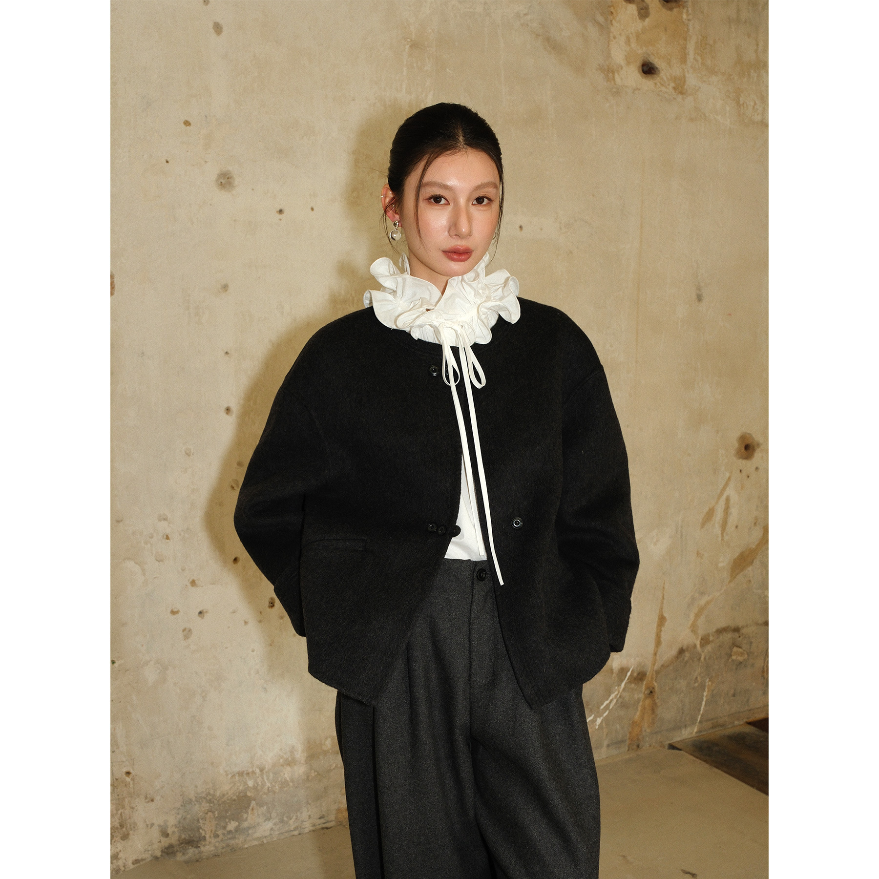 【レディースカジュアルファッション】ゆるエアリー×上品ミニマル｜超細羊毛の柔らかダブルフェイスショートコート