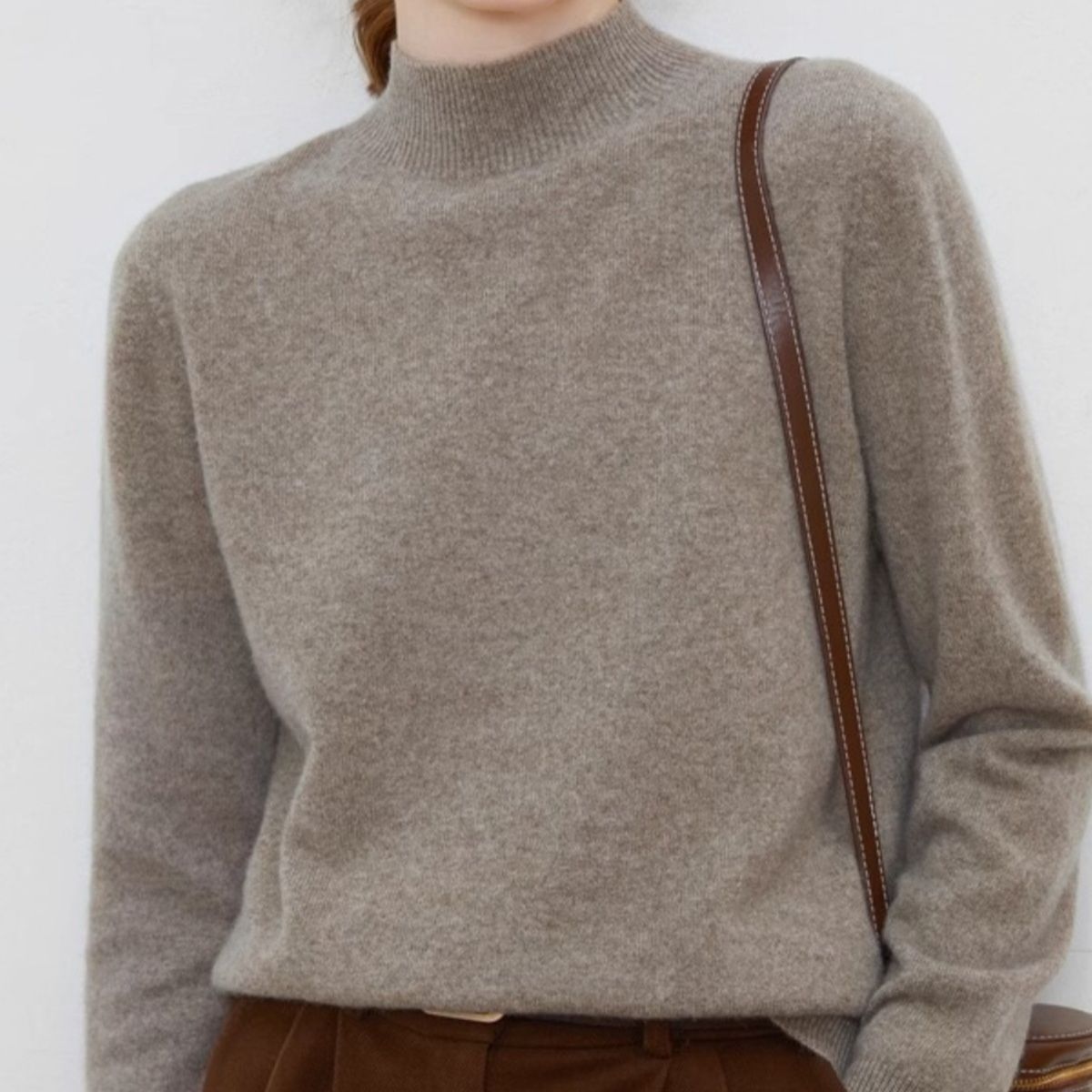 【レディースカジュアルファッション】ハイネックウール混ニットトップス｜上品な光沢感と柔らか質感の秋冬セーター