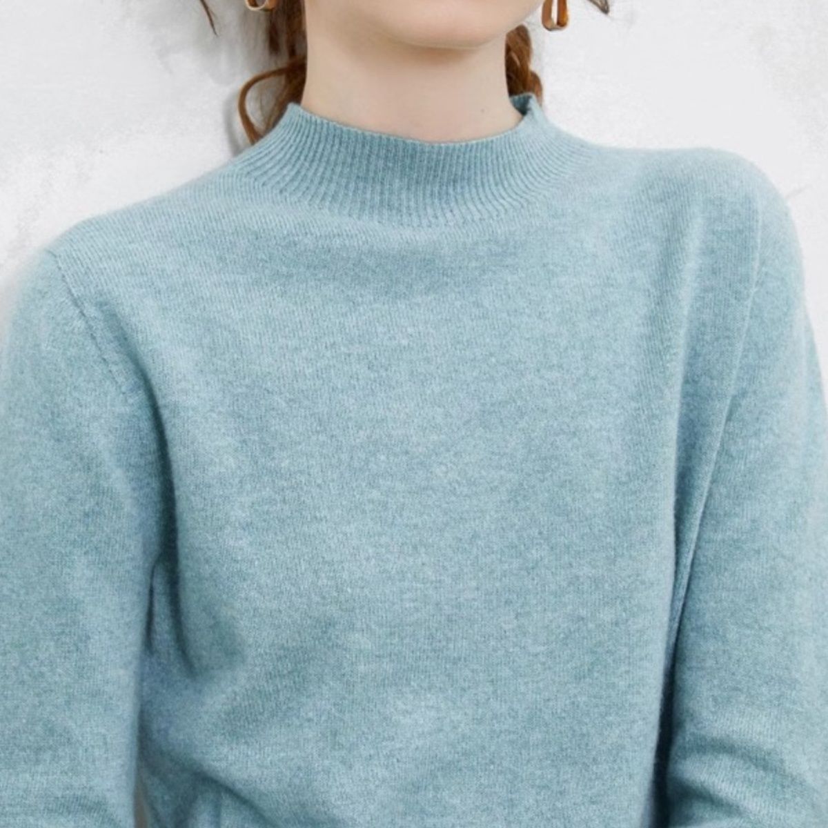 【レディースカジュアルファッション】ハイネックウール混ニットトップス｜上品な光沢感と柔らか質感の秋冬セーター