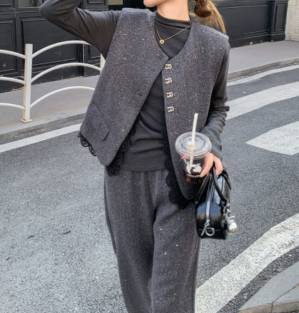 【レディースカジュアルファッション】小香風ツイード調×軽熟風セットアップ｜大人の抜け感が叶う3点コーデ