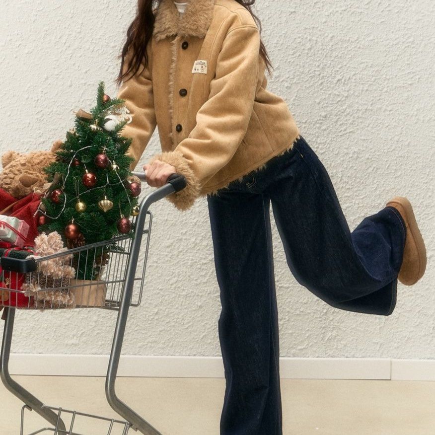 【レディースカジュアルファッション】ふんわり上品フェイクファー×スエード調ショートコート｜大人可愛い“もこふわ”アウター