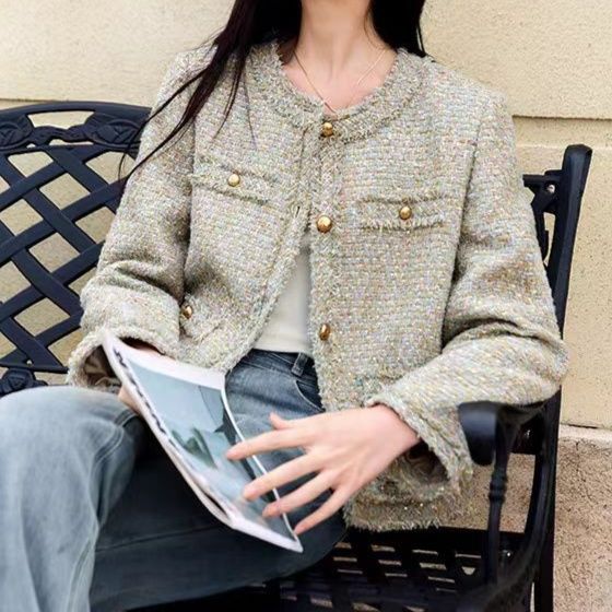 【レディースカジュアルファッション】ツイード×金ボタン｜軽やか上品“春秋ジャケット
