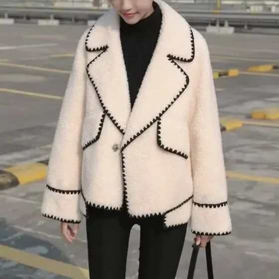 【レディースカジュアルファッション】スーツ襟×ふんわりボア｜上品モコモコショートジャケット
