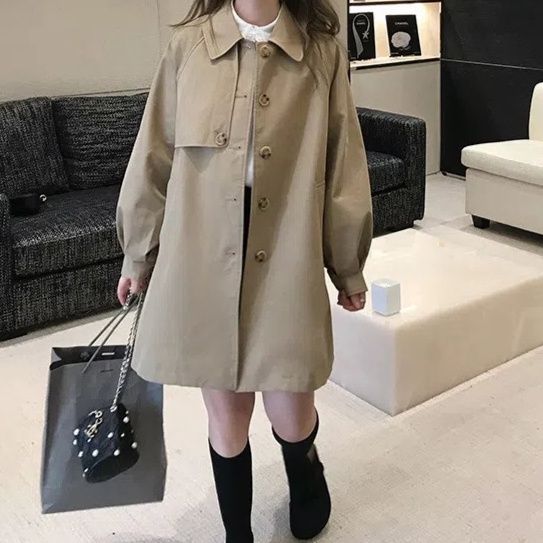 【レディースカジュアルファッション】軽やかモード×ゆるリラックス｜こなれ感をまとえるミドル丈トレンチコート
