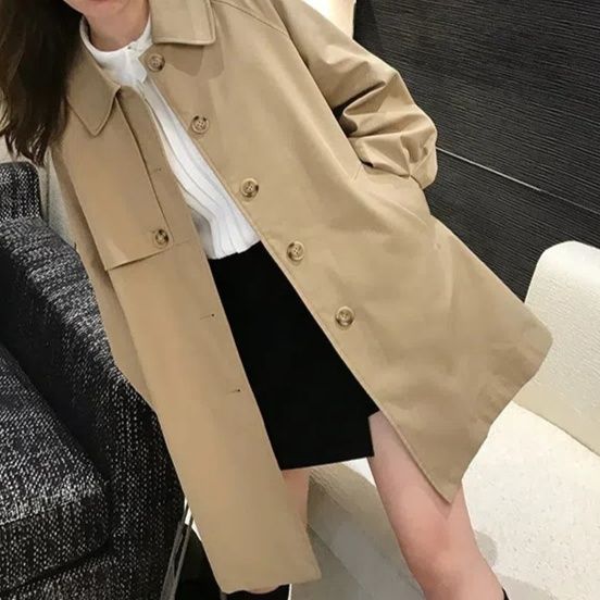 【レディースカジュアルファッション】軽やかモード×ゆるリラックス｜こなれ感をまとえるミドル丈トレンチコート