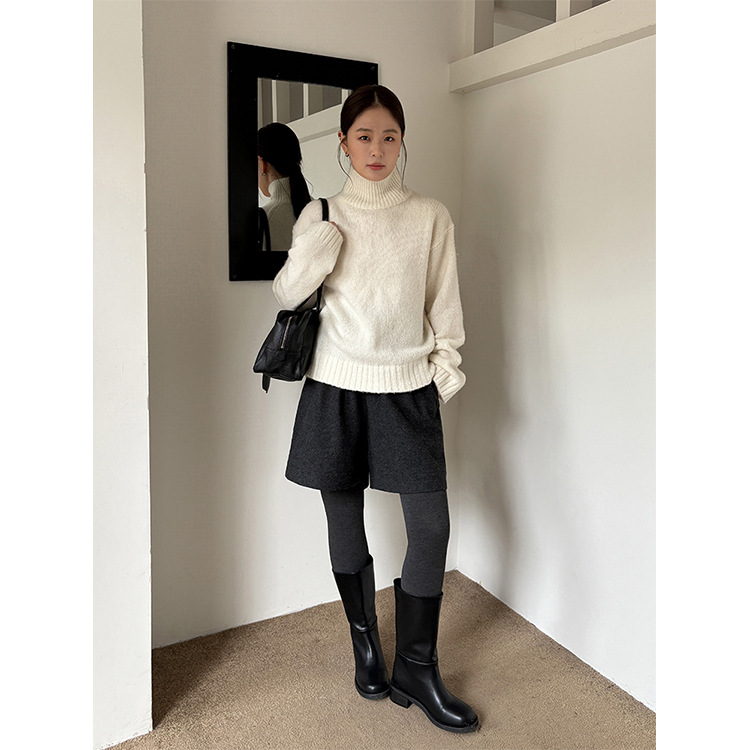 レディースカジュアルファッション ふんわり素材のタートルネックニットセーター
