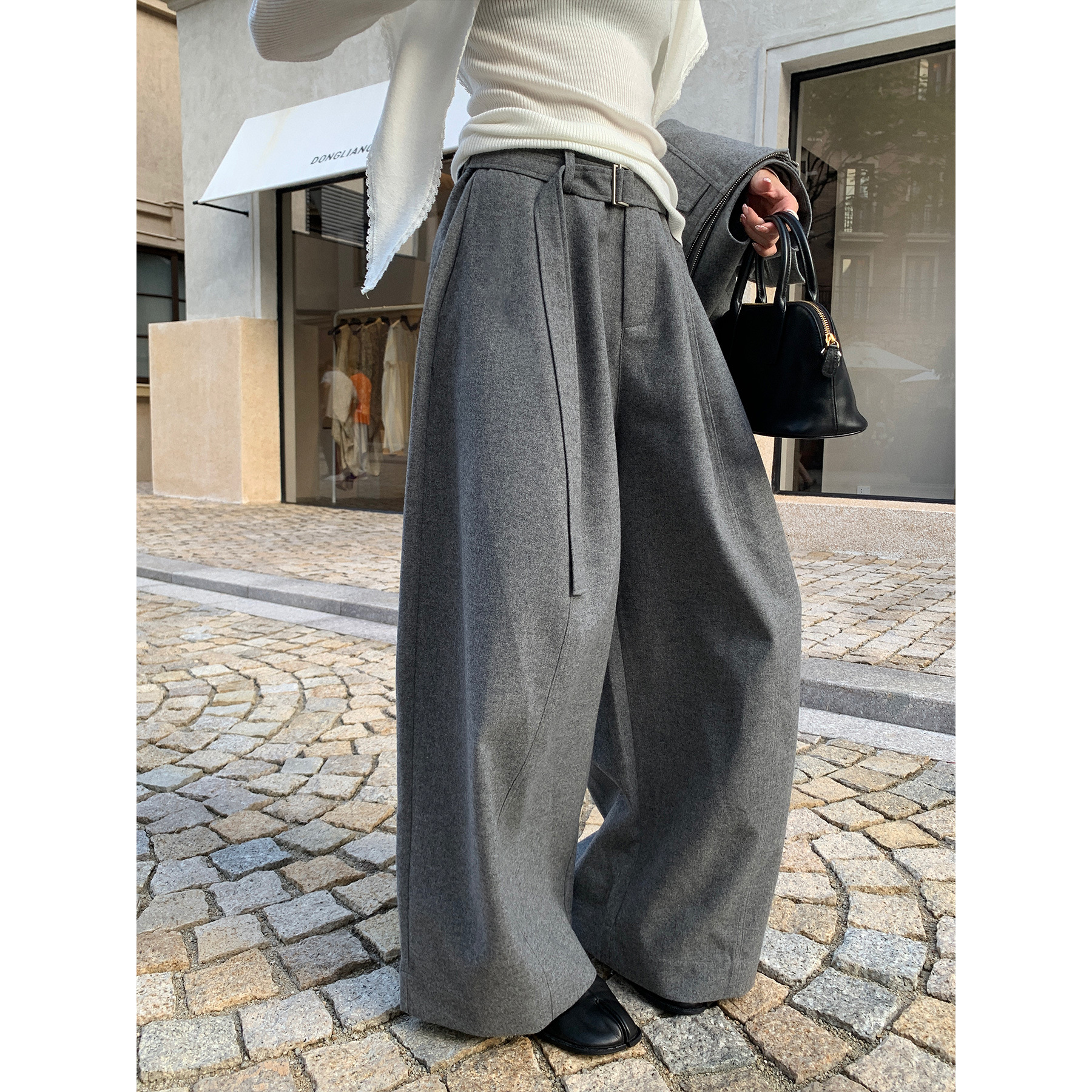 【レディースカジュアルファッション】柔らかウール混×ゆるフォルム｜大人の余裕をまとえるワントーンセットアップ風トップス