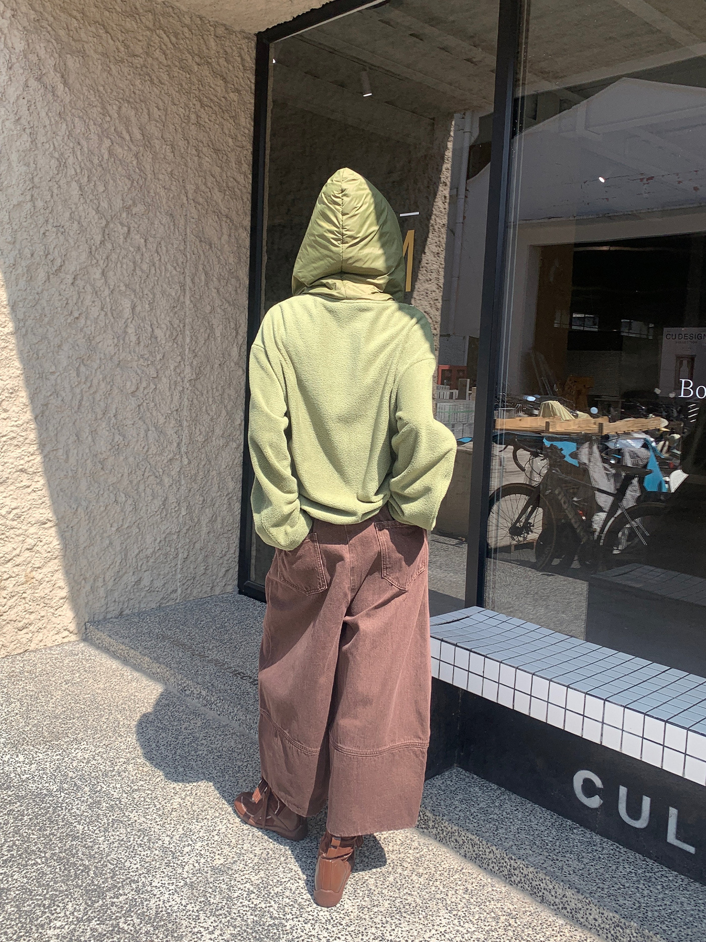 【レディースカジュアルファッション】バランスで着映えるワイドパンツ