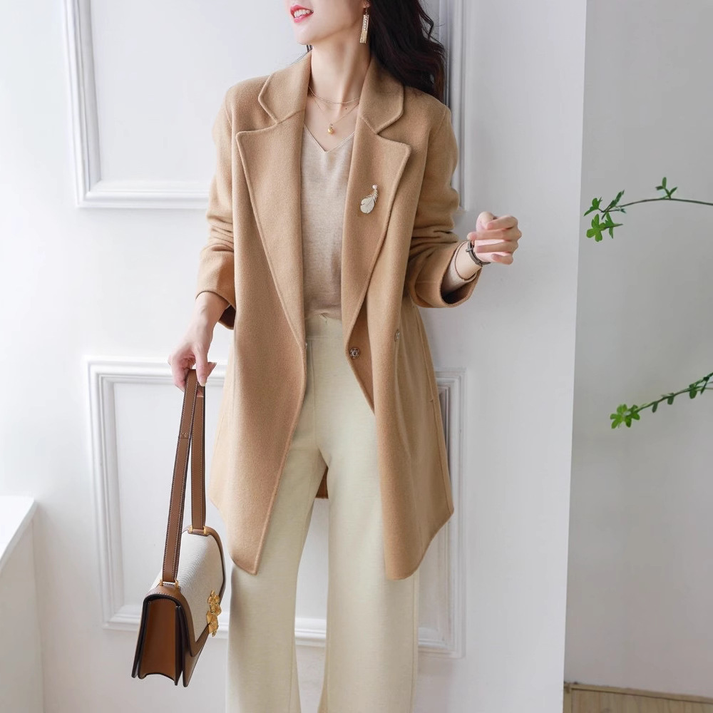 レディースカジュアルファッション 上品な印象を叶えるテーラード襟ロングコート