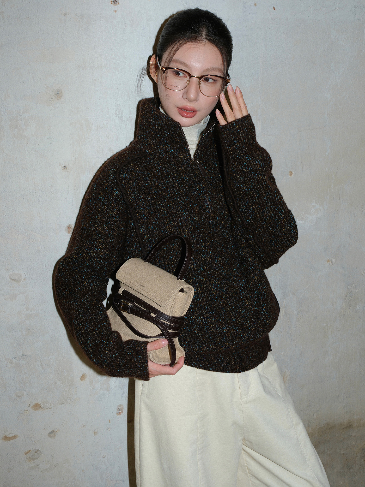 【レディースカジュアルファッション】立体編み×ゆるモード｜大人の抜け感をつくるジップアップニットパーカー