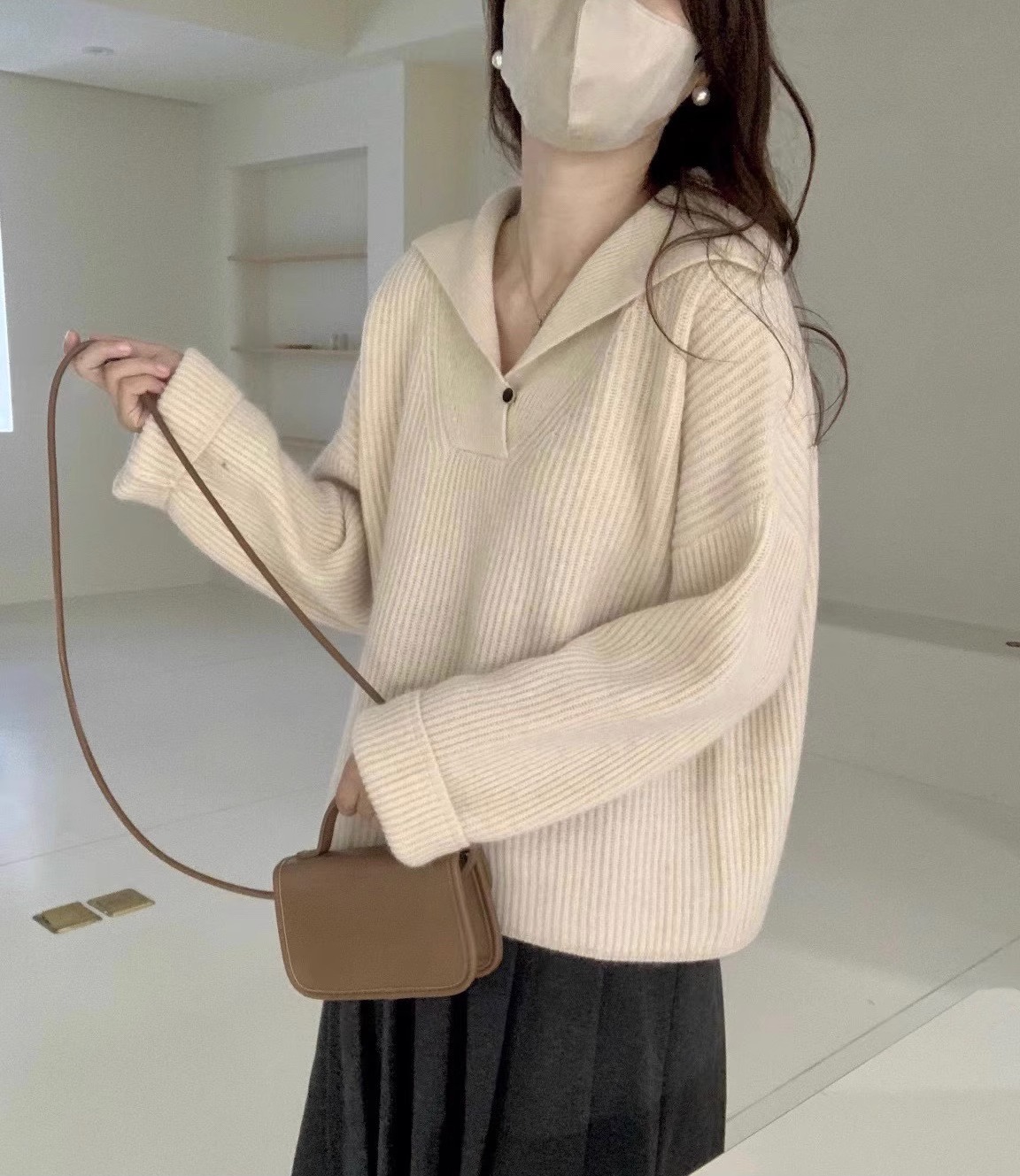 【レディースカジュアルファッション】Vネックゆったりリブニット｜上品で柔らかい米白カラーの春秋定番トップス