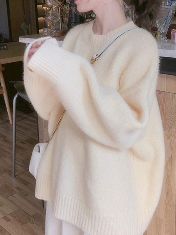 【レディースカジュアルファッション】ふんわりアイボリーニット｜マーメイドのようにやさしく包むゆるシルエットのモヘア風セーター