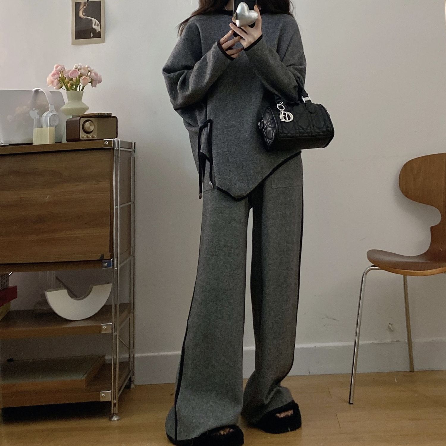 レディースカジュアルファッション リラックス感のあるニットトップスとワイドパンツの上下セット