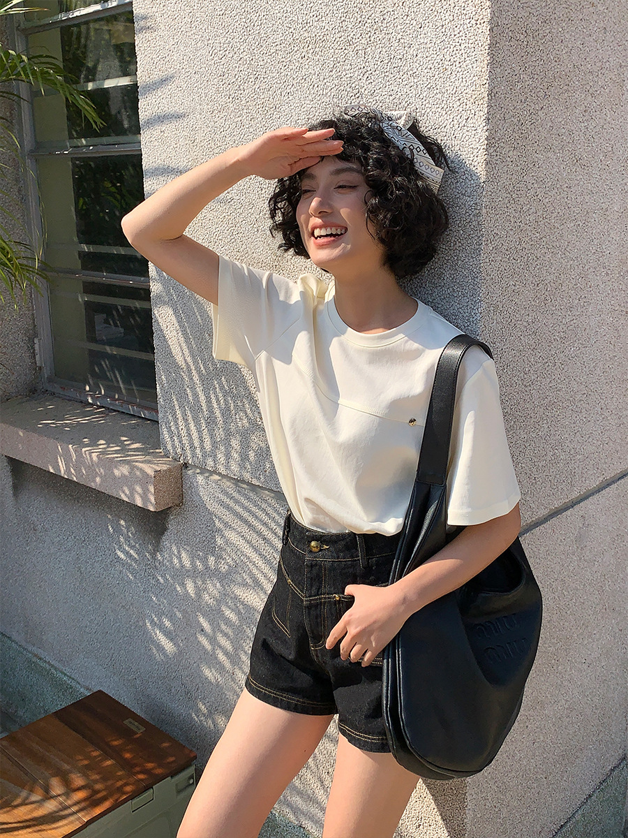 レディースカジュアルファッション 大きめポケット付きデニムショートパンツ