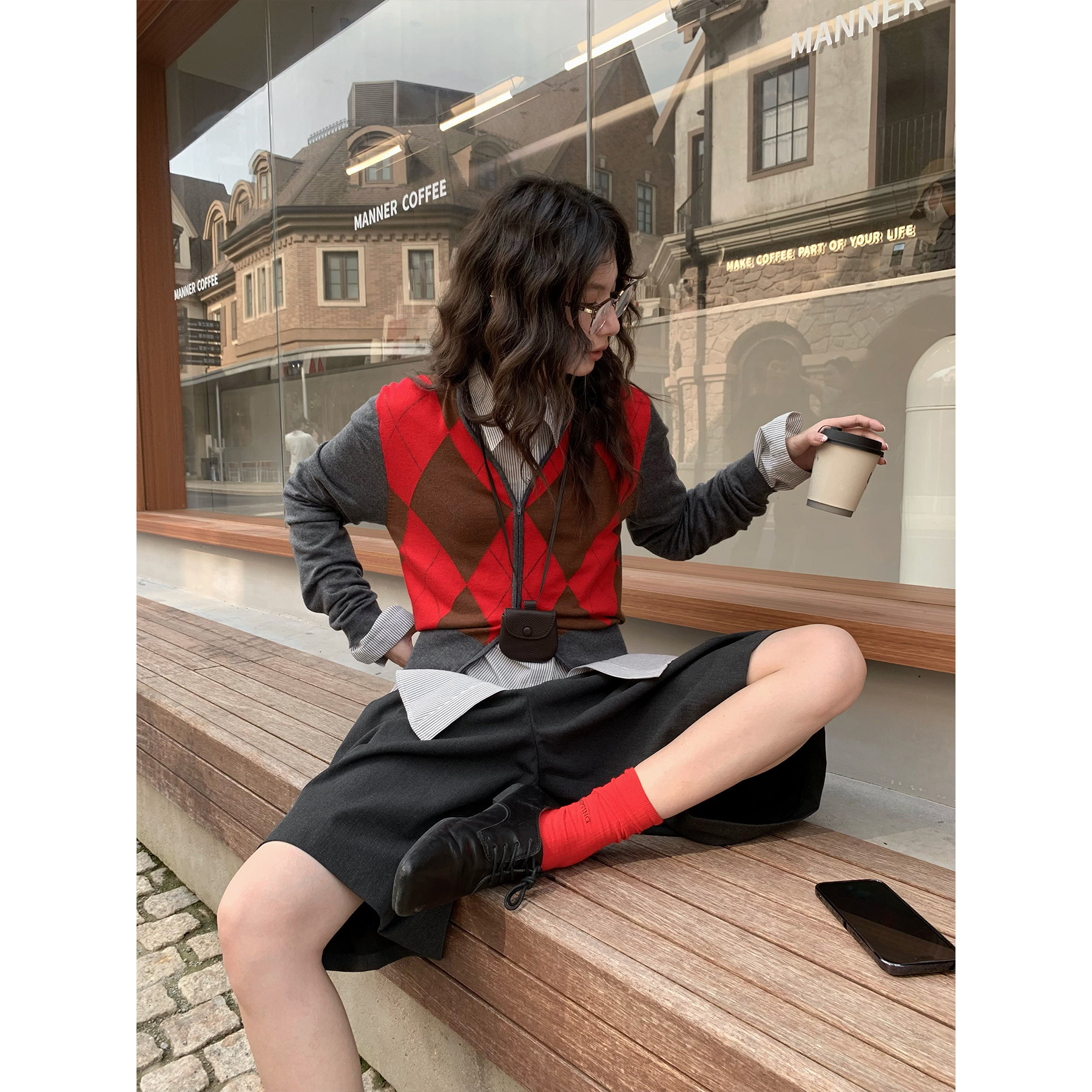 【レディースカジュアルファッション】配色アーガイル×細リブ袖｜1枚でこなれるレイヤード見えニットトップス