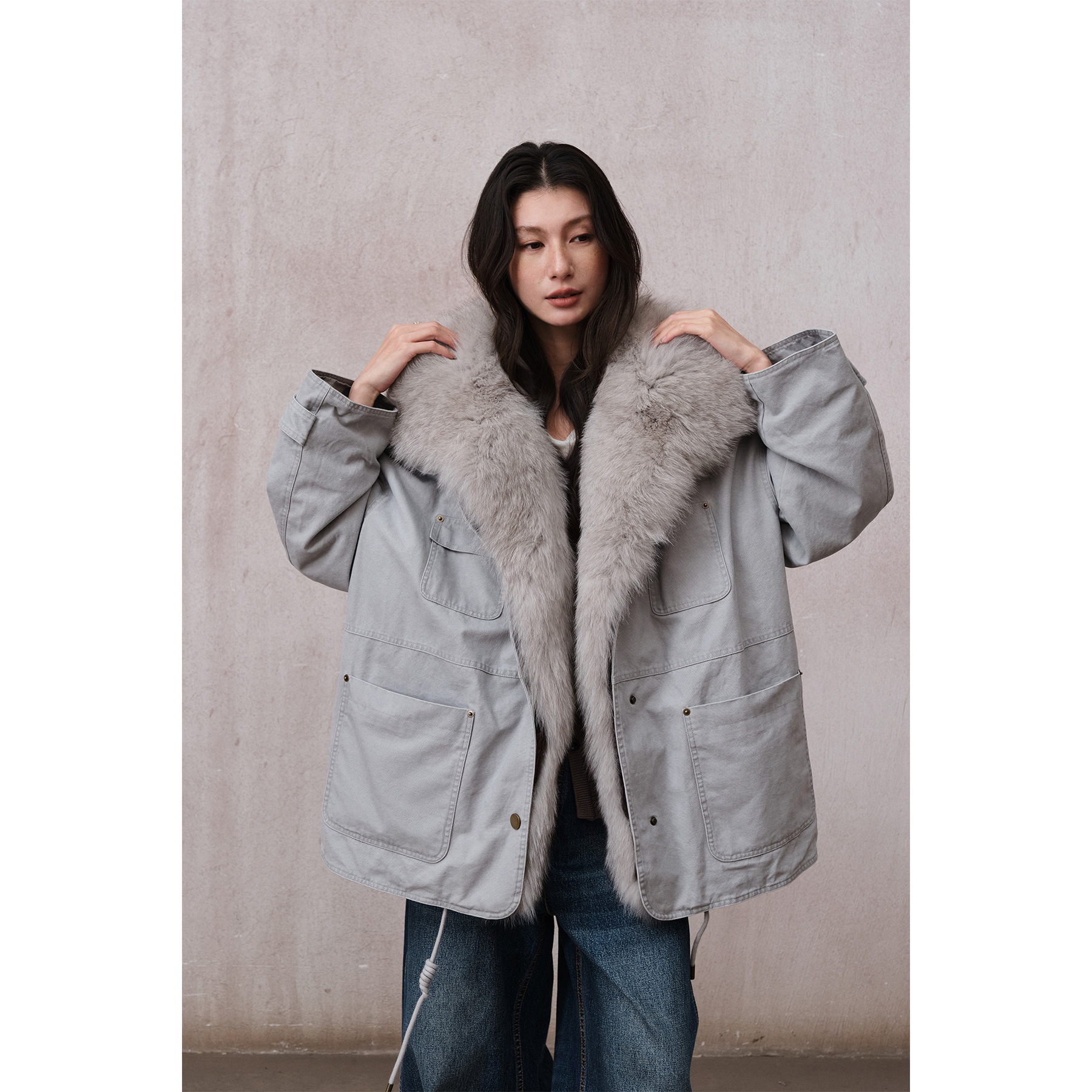 【レディースカジュアルファッション】高級リアルファー×中綿ロングシルエット｜大人の品格を纏うふんわりあったかミリタリーブルゾン