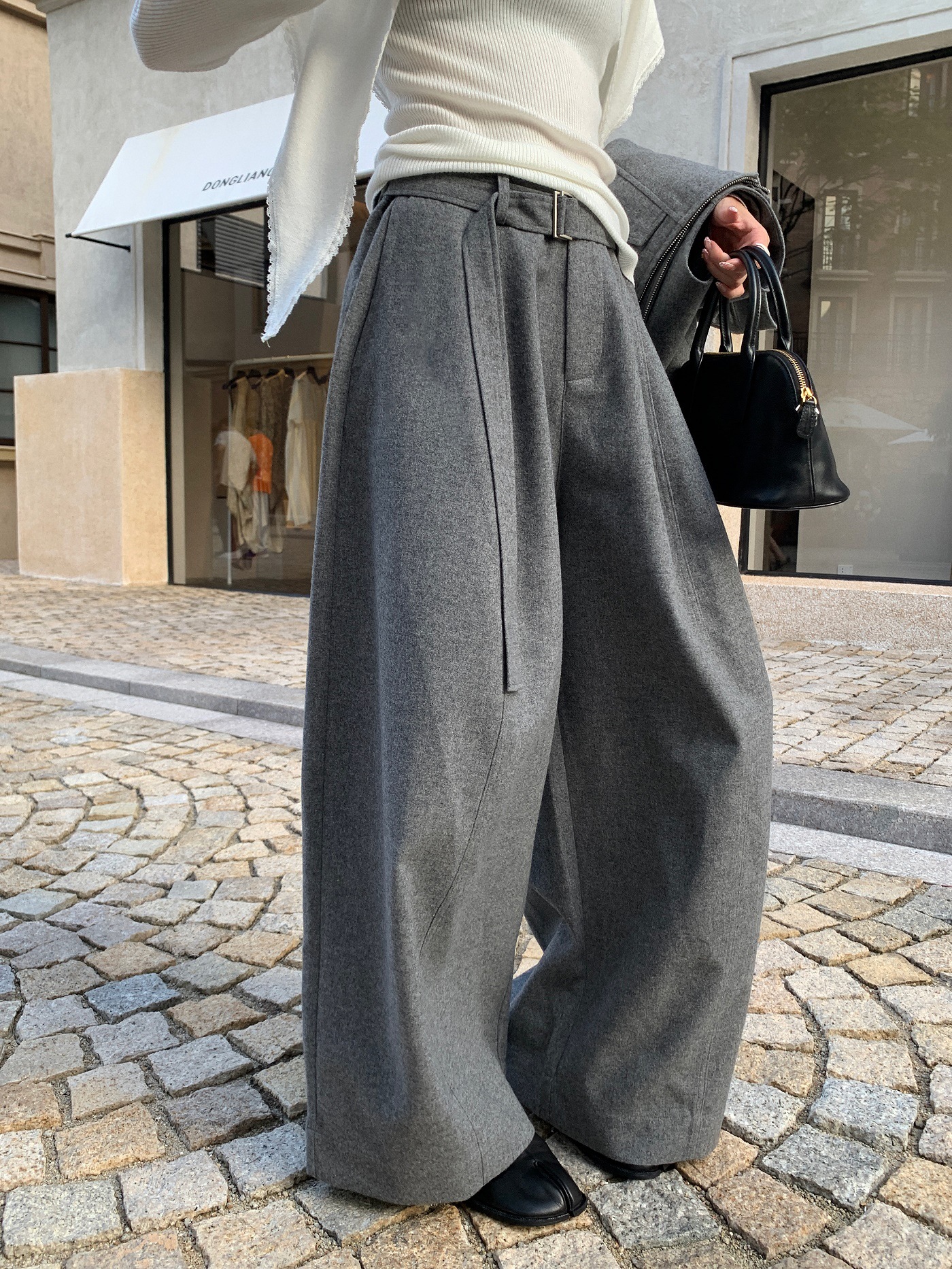 【レディースカジュアルファッション】柔らかウール混×ゆるフォルム｜大人の余裕をまとえるワントーンセットアップ風トップス