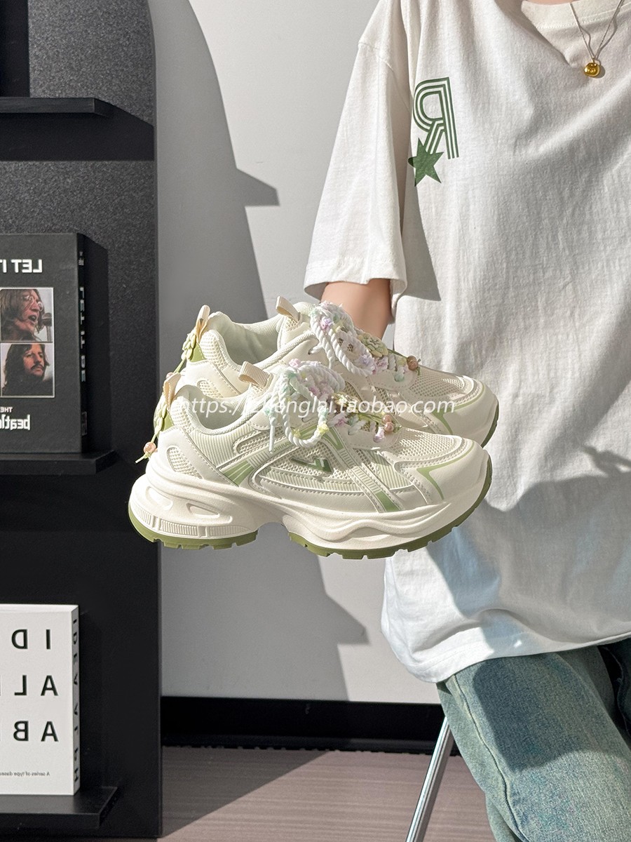 【レディースカジュアルファッション】厚底×軽量デザイン｜学生・通勤・デイリーに使える快適ランニング風シューズ