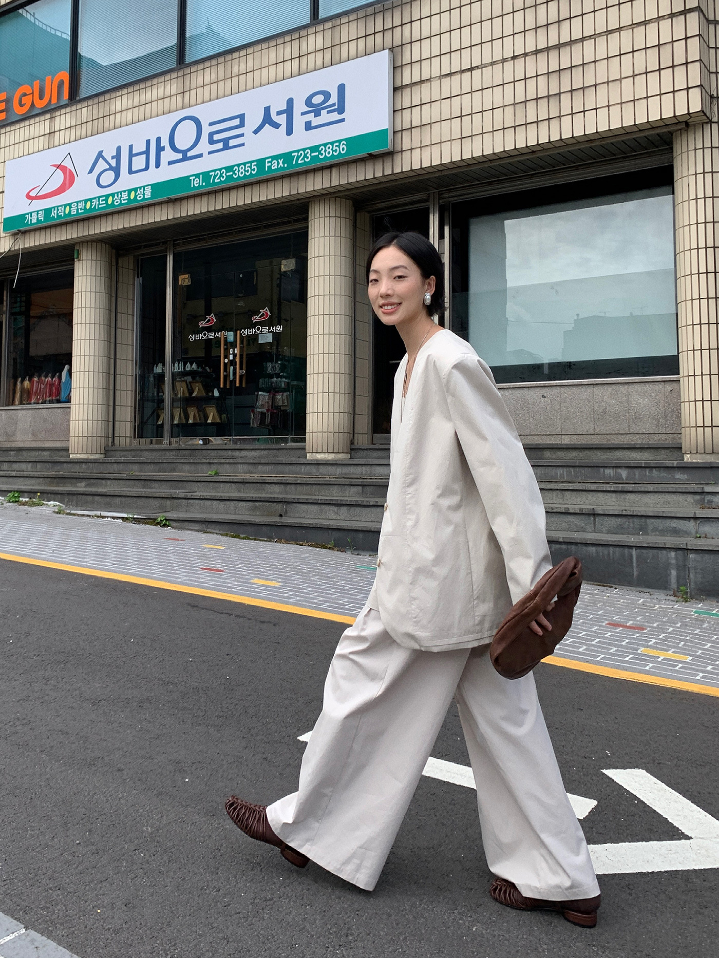 レディースカジュアルファッション ナチュラルリネン混ノーカラーテーラードジャケット