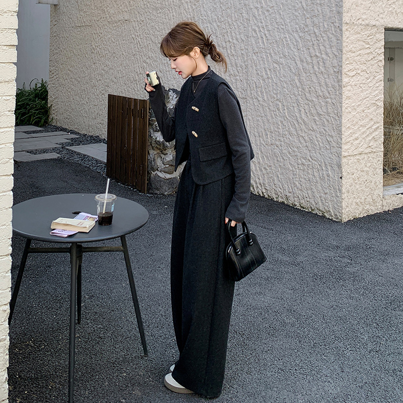 レディースカジュアルファッション 金釦付きダブルベスト×ワイドパンツセットアップ