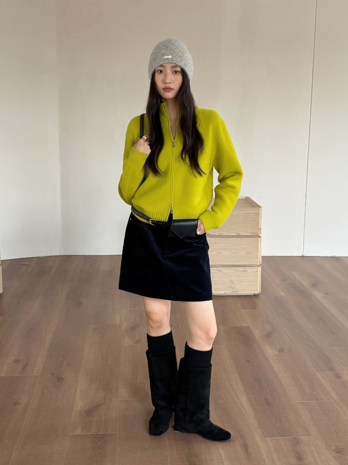 レディースカジュアルファッション ワンポイント刺繍入りジップアップニットカーディガン