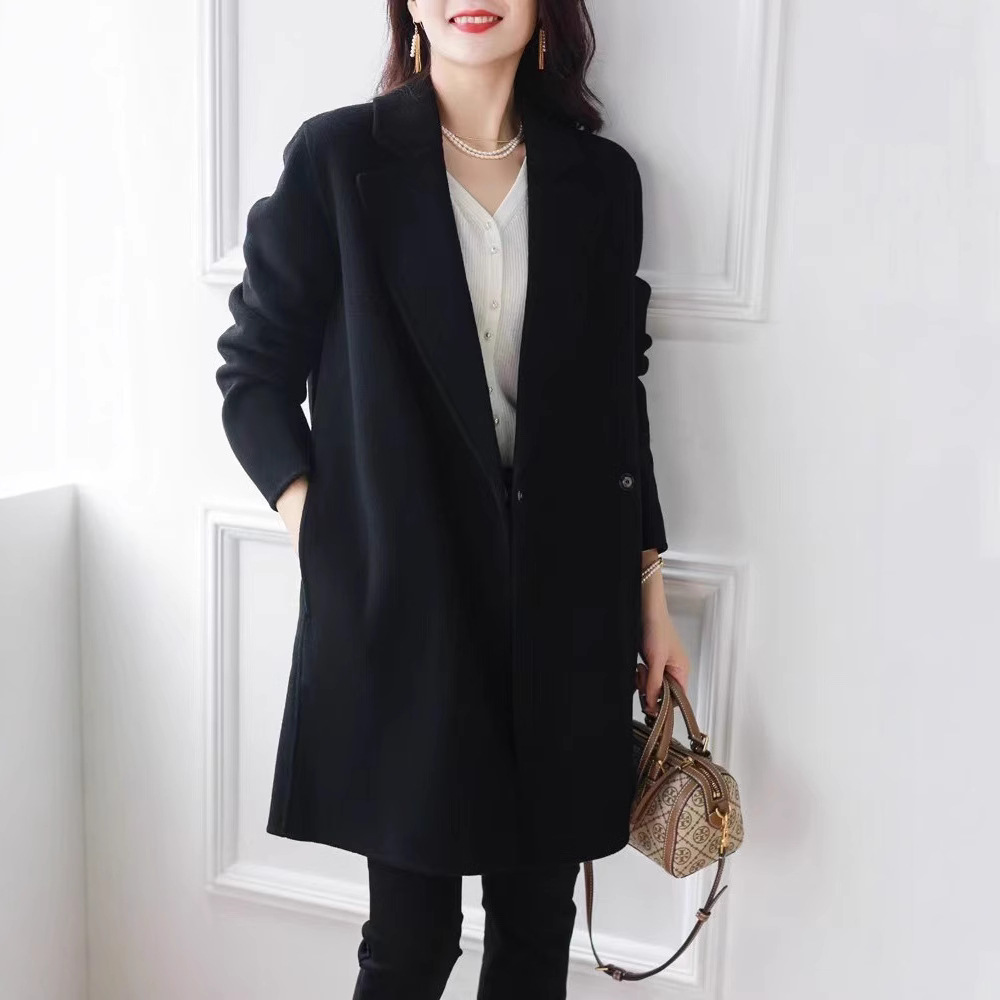 レディースカジュアルファッション 上品な印象を叶えるテーラード襟ロングコート