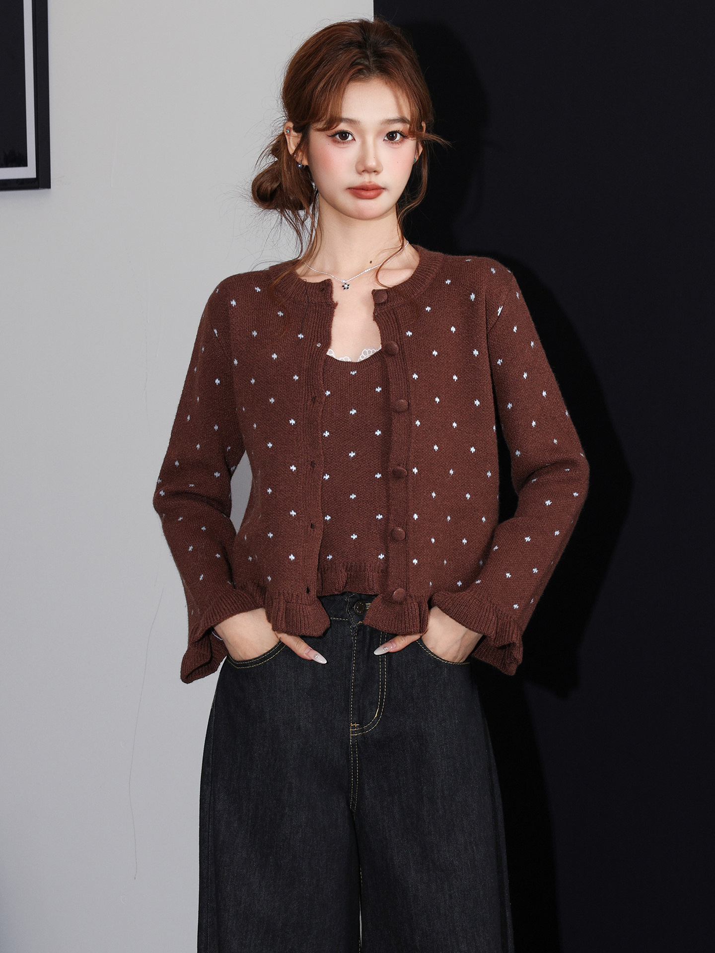 レディースカジュアルファッション 小花刺繍フリル裾ニットカーディガン