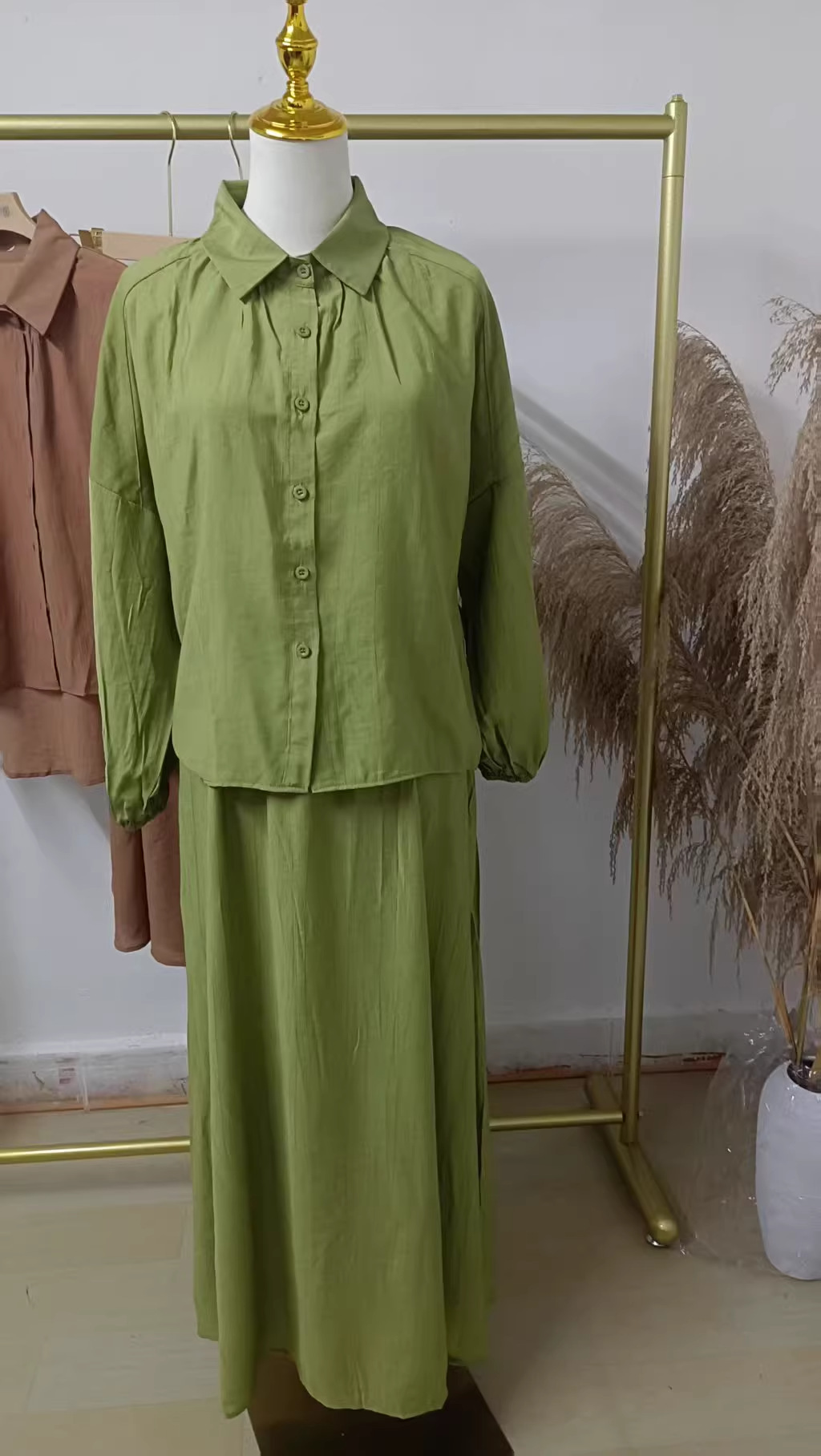 レディースカジュアルファッション ゆったりシルエットシャツとロングスカートの上下セット