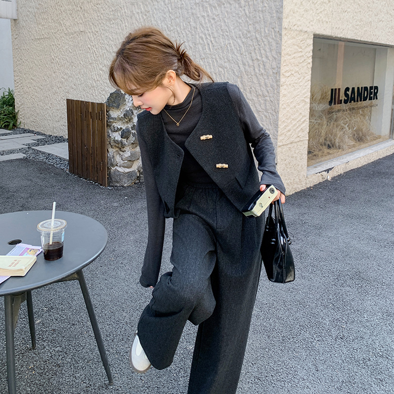 レディースカジュアルファッション 金釦付きダブルベスト×ワイドパンツセットアップ